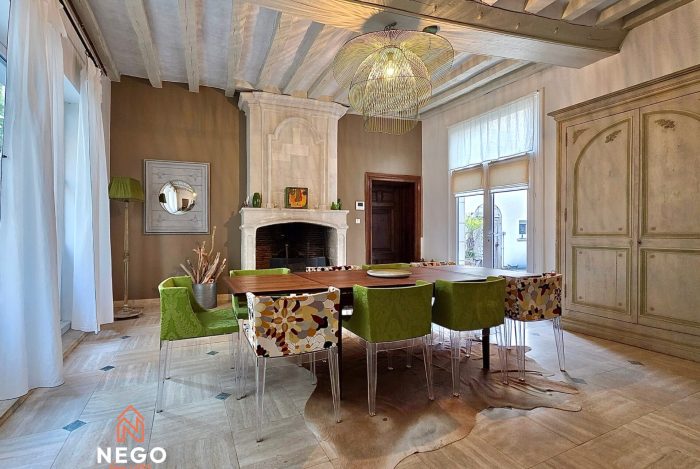 Maison de maître avec extérieur intimiste - Angers centre